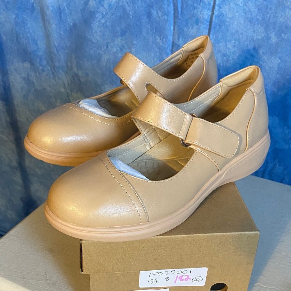Tan Strap Shoes sz 8, SL1-134s001